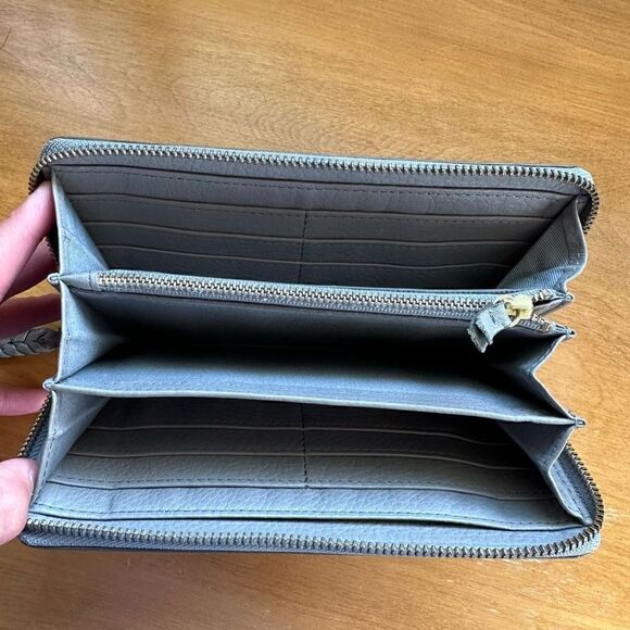 Fossil Caroline RFID Pebbled Grey Leather Zip Around Wallet - Picture 4 of 12